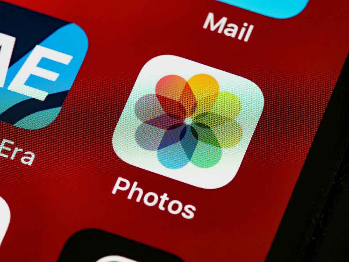 Как да освободим място на iPhone без да трием снимки или приложения