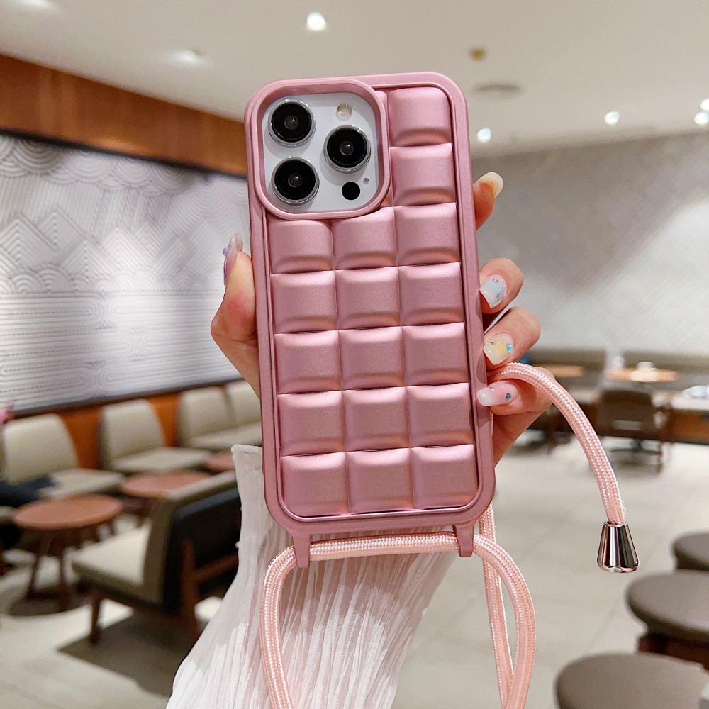 Силиконов, розов калъф – връзка, релефен гръб за iPhone 15 Pro